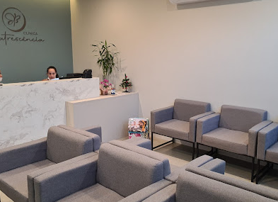 Dra Renata Guedes Castro de Deus - Matrescência - Foto 1